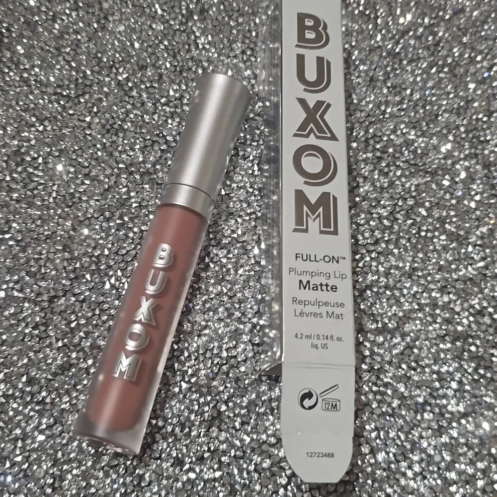 ❇️CHILL NIGHT Buxom Full-On Plumping Lip Matte NWT